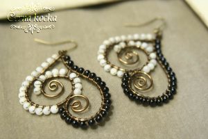 ブラック&ホワイトハートピアス